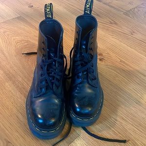 women’s doc martens